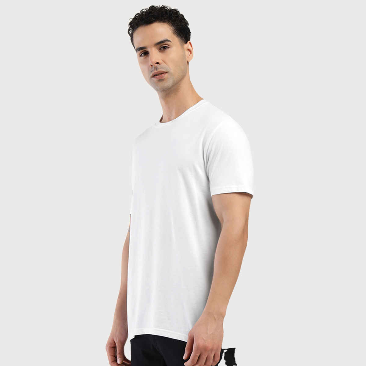 Levi's Men's 100% BCI Cotton Round Neck T-shirt | White - M