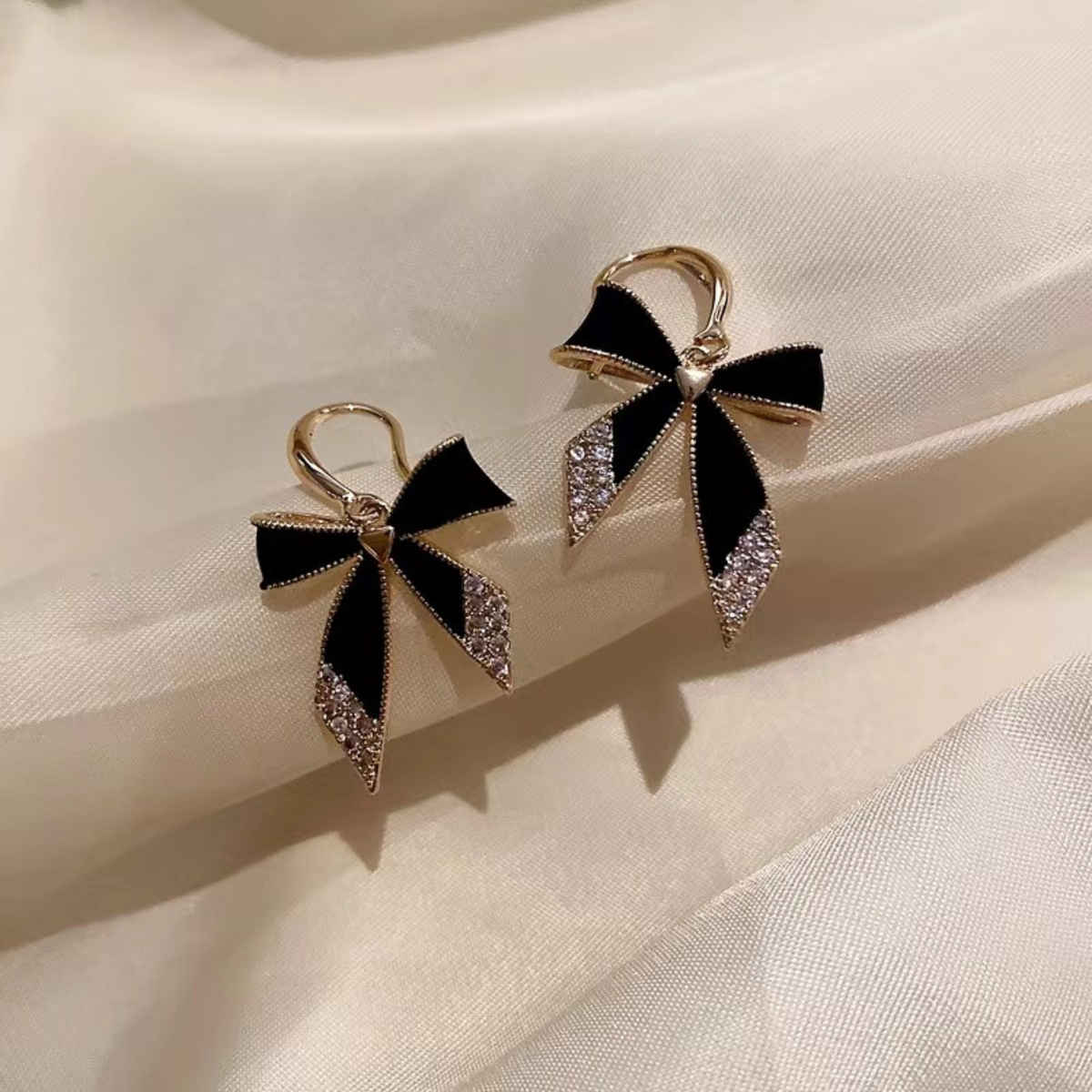 Beautynx Black Ribbon Glam Drop Earrings | Black | BNX-EAR-0020