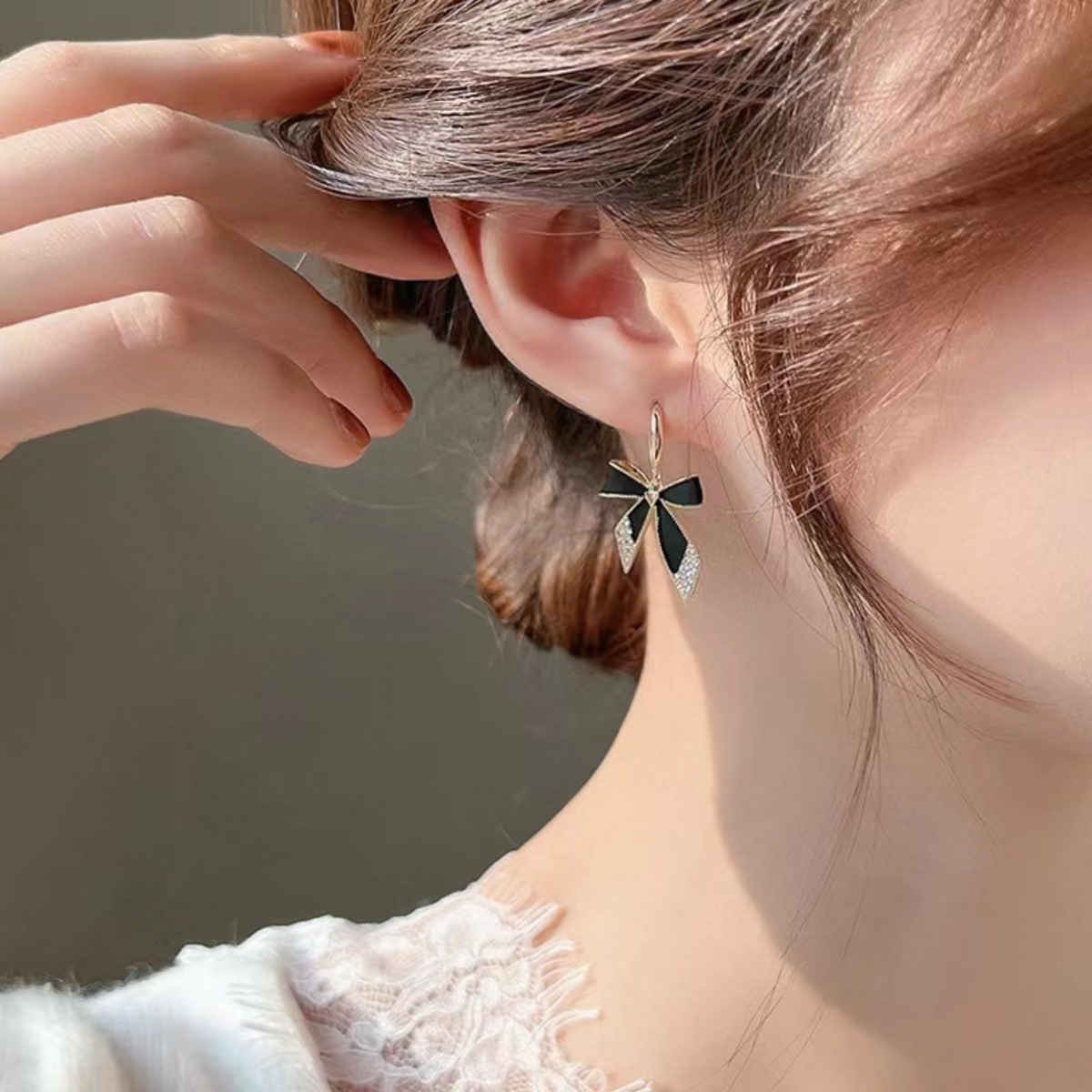 Beautynx Black Ribbon Glam Drop Earrings | Black | BNX-EAR-0020