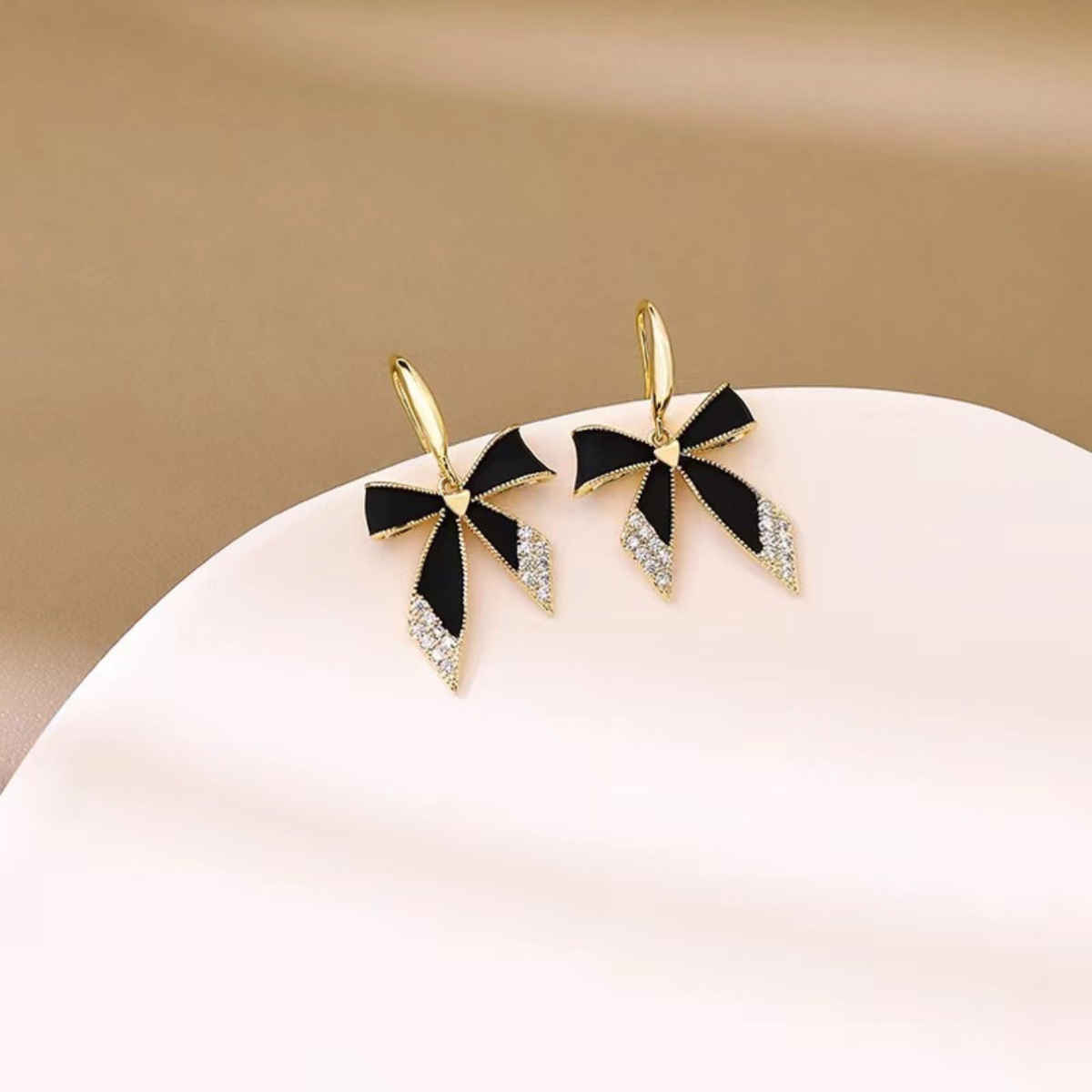 Beautynx Black Ribbon Glam Drop Earrings | Black | BNX-EAR-0020