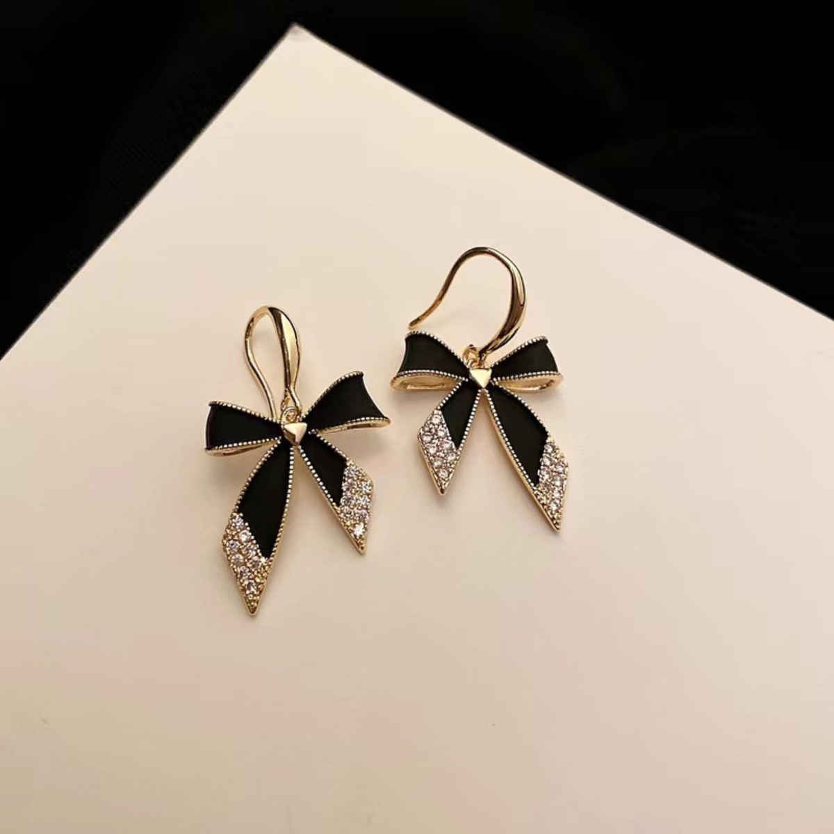 Beautynx Black Ribbon Glam Drop Earrings | Black | BNX-EAR-0020