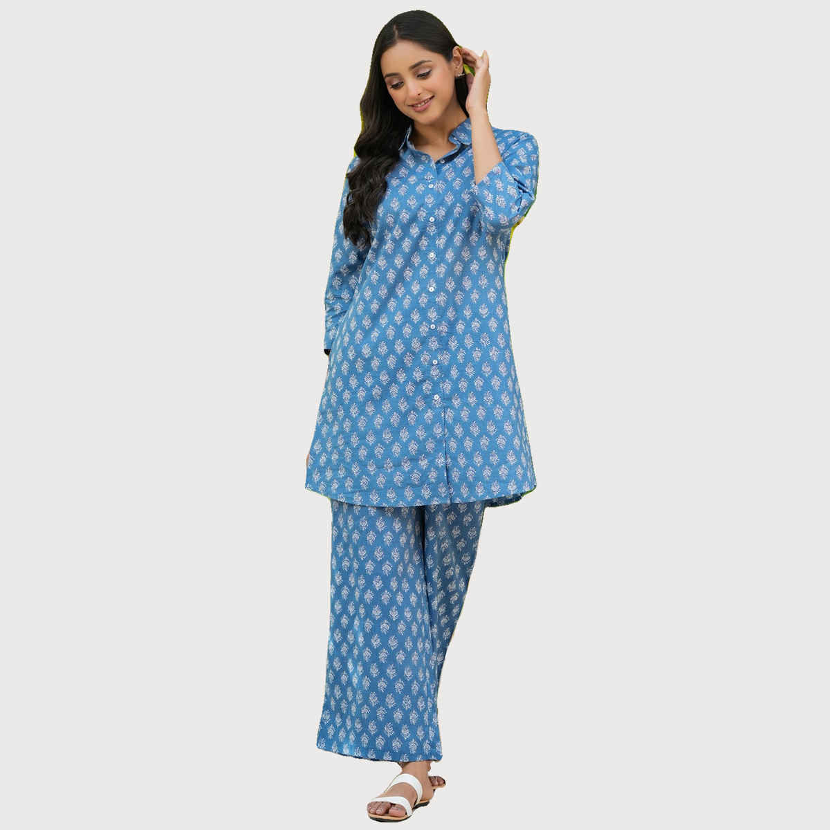 Sanskrutihomes Blue And Off White Ethnic Motifs Printed Pure Cotton Night Suit | L
