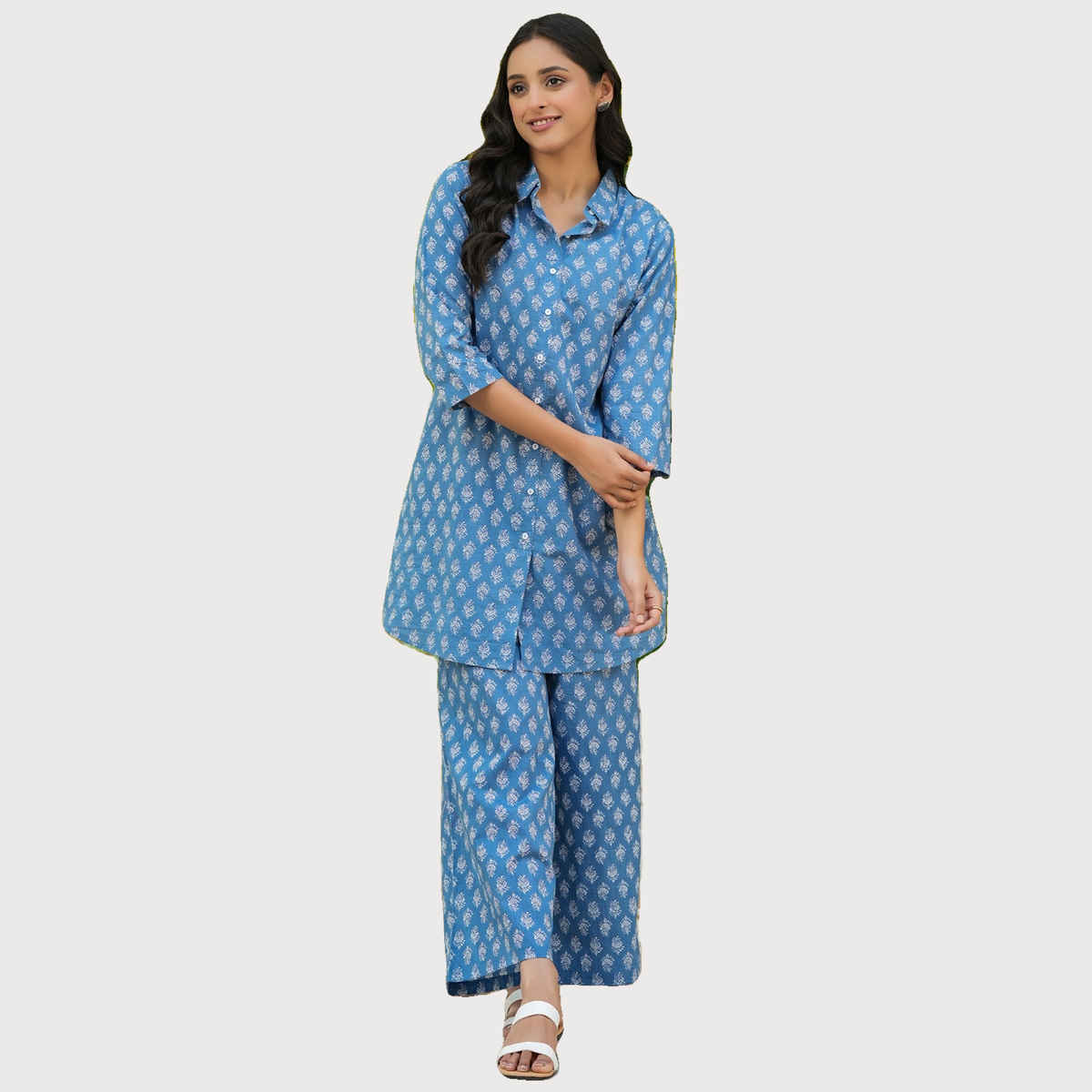 Sanskrutihomes Blue And Off White Ethnic Motifs Printed Pure Cotton Night Suit | L