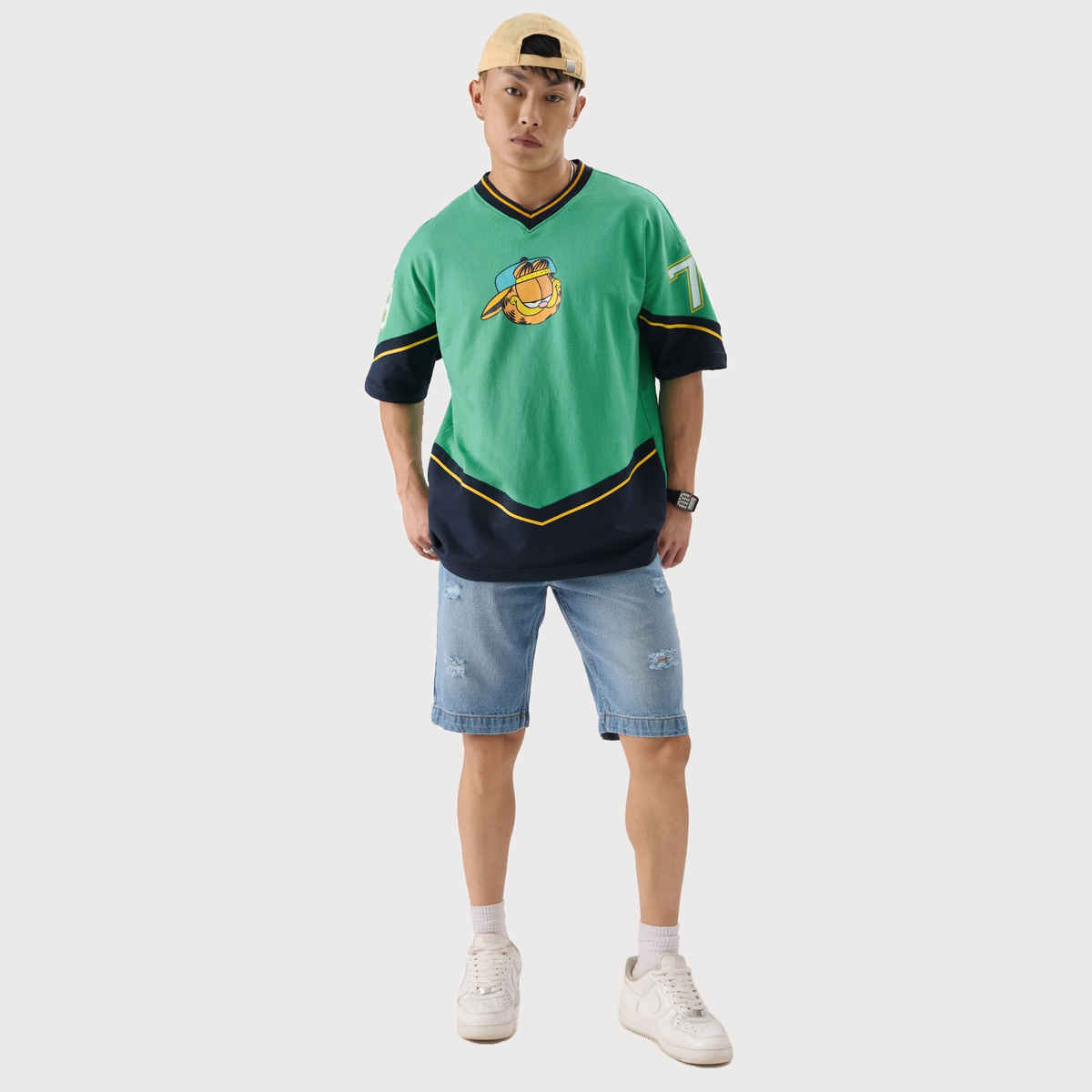 The Souled Store Men's Garfield Sporty Cat Oversized T-shirt | Multicolour - S