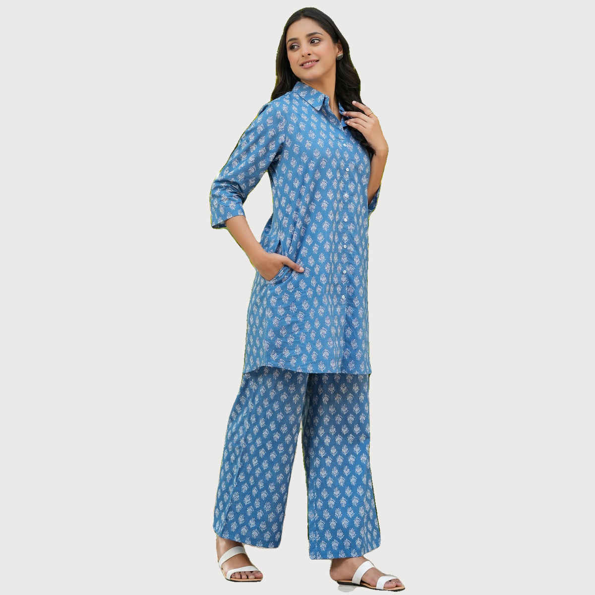 Sanskrutihomes Blue And Off White Ethnic Motifs Printed Pure Cotton Night Suit | L