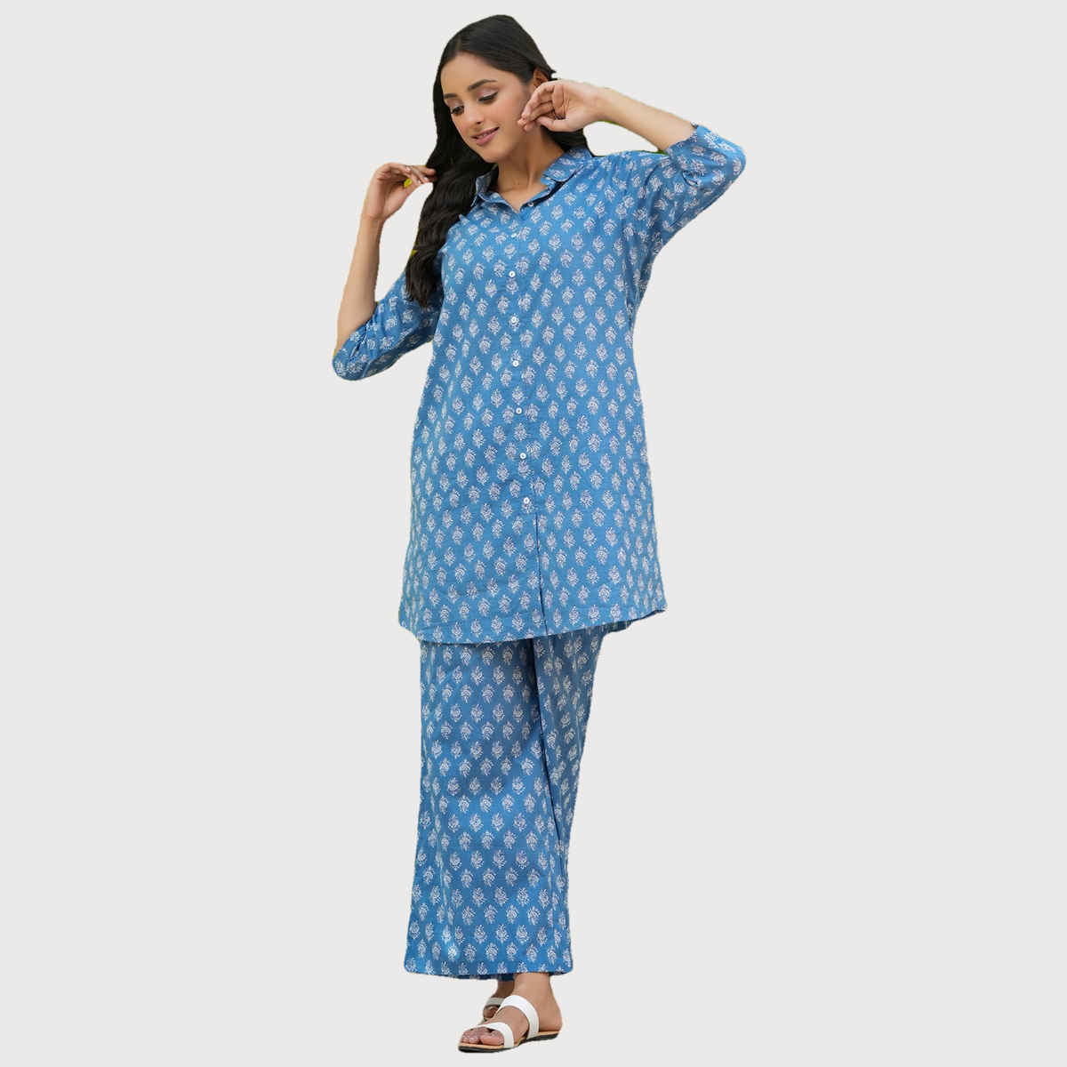 Sanskrutihomes Blue And Off White Ethnic Motifs Printed Pure Cotton Night Suit | XL