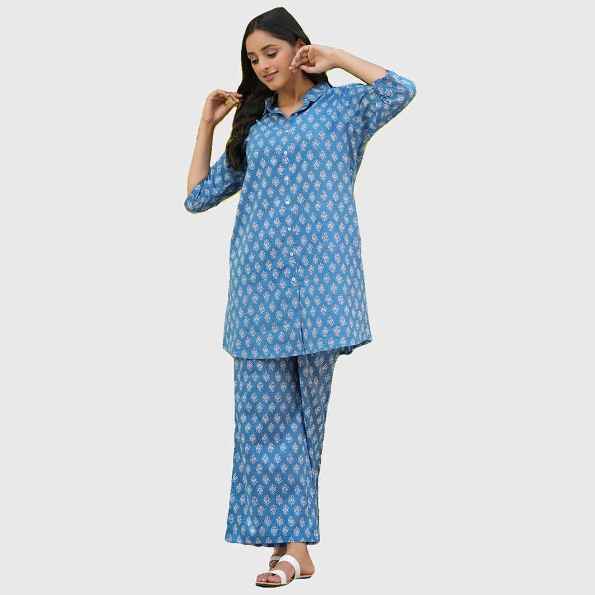 Sanskrutihomes Blue And Off White Ethnic Motifs Printed Pure Cotton Night Suit | L