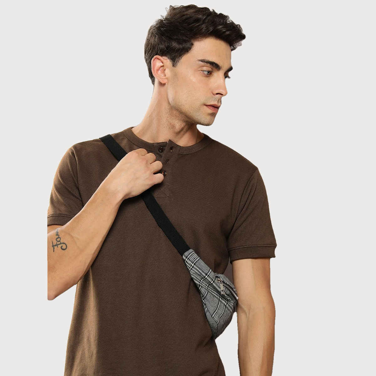 Dillinger Men's Henley Neck Honeycomb Structure T-shirt | Brown - M