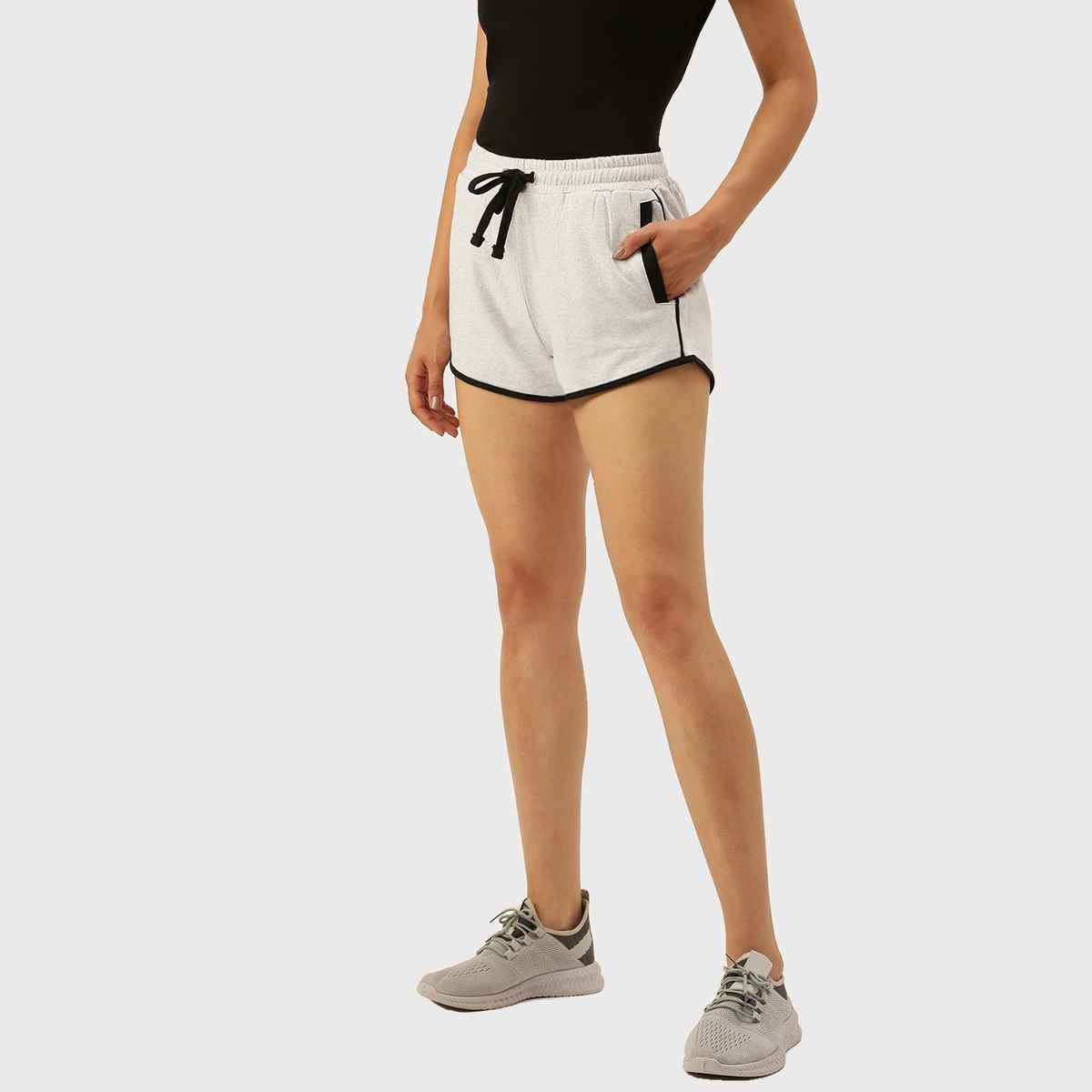Arise Women's Shorts Aw204 White | L