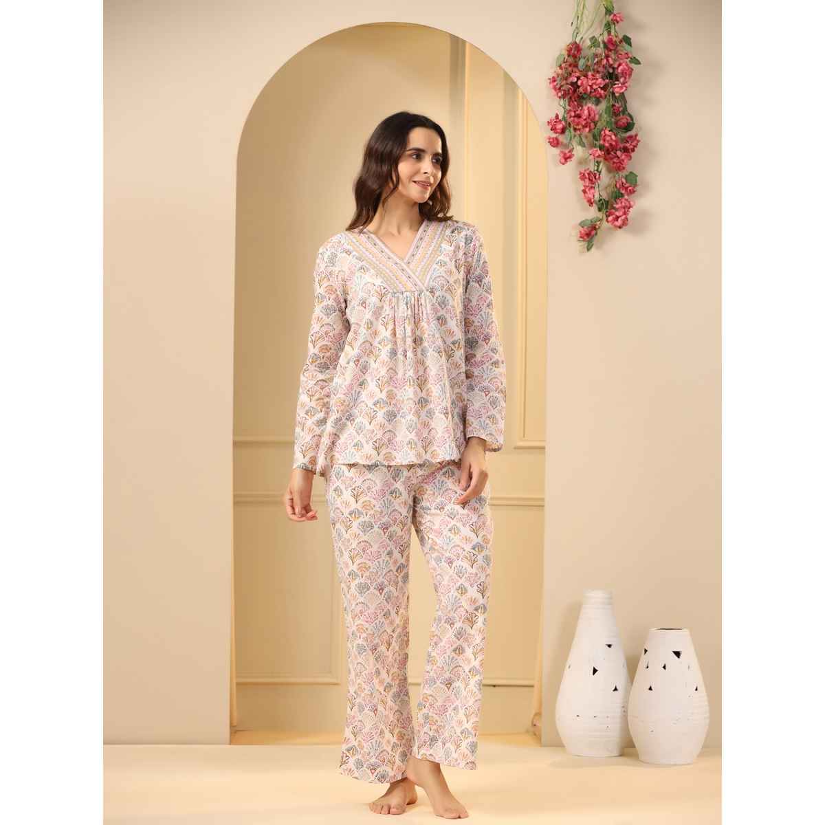 Sanskrutihomes Off White And Pink Ethnic Motifs Printed Pure Cotton Night Suit | XL