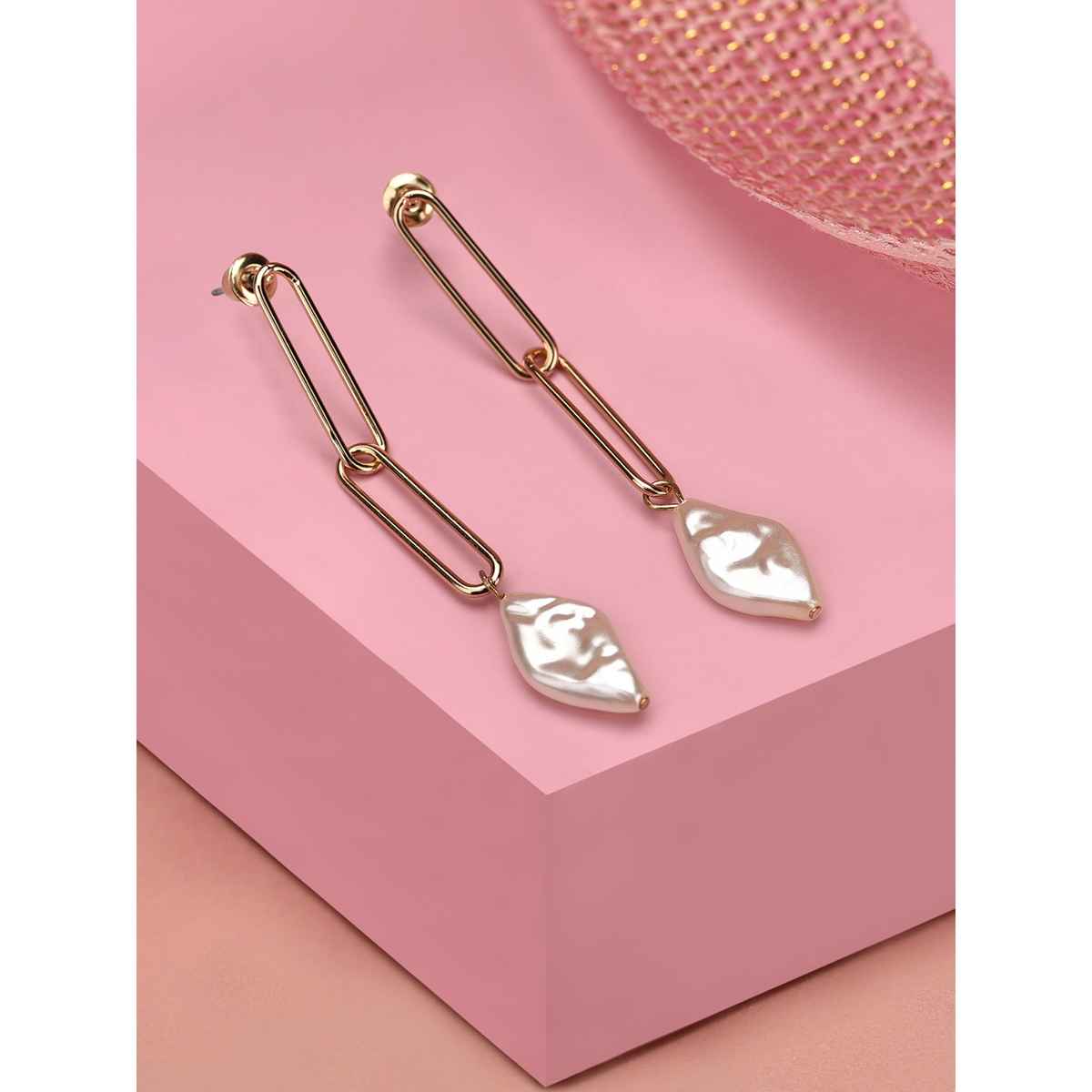 Accessorize London Women's Freshwater Pearl Chain Earring - Gold