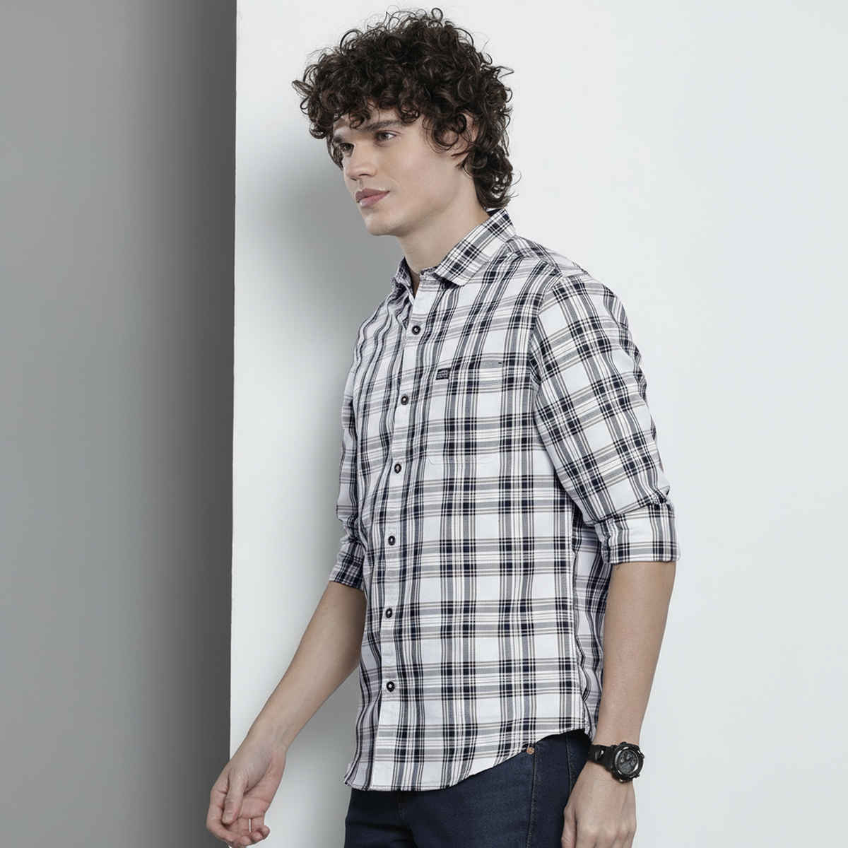 The Indian Garage Co Men's Regular Fit Checkered Casual Shirt | White - M
