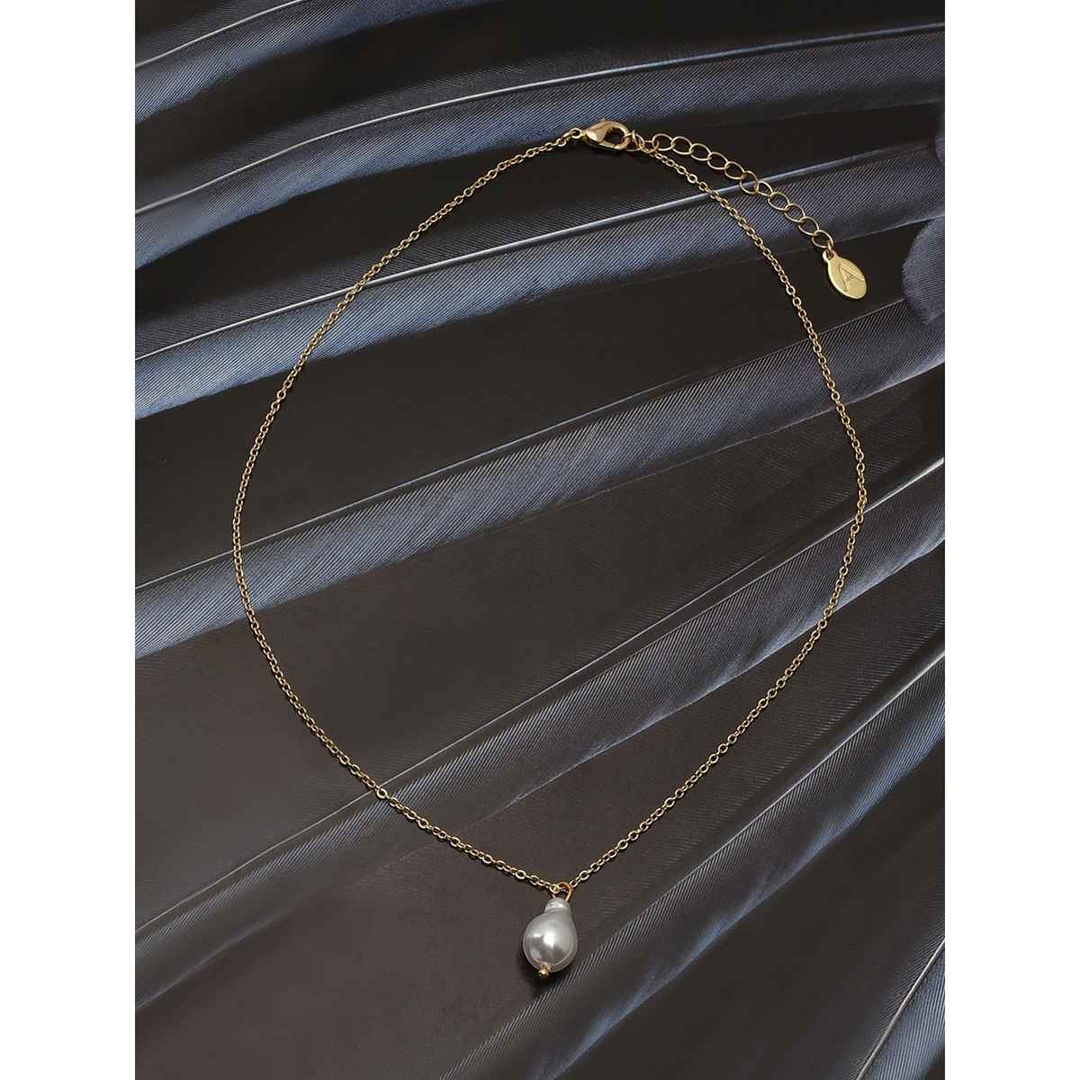 Accessorize London Women's Gold Single Pearl Pendant - Gold