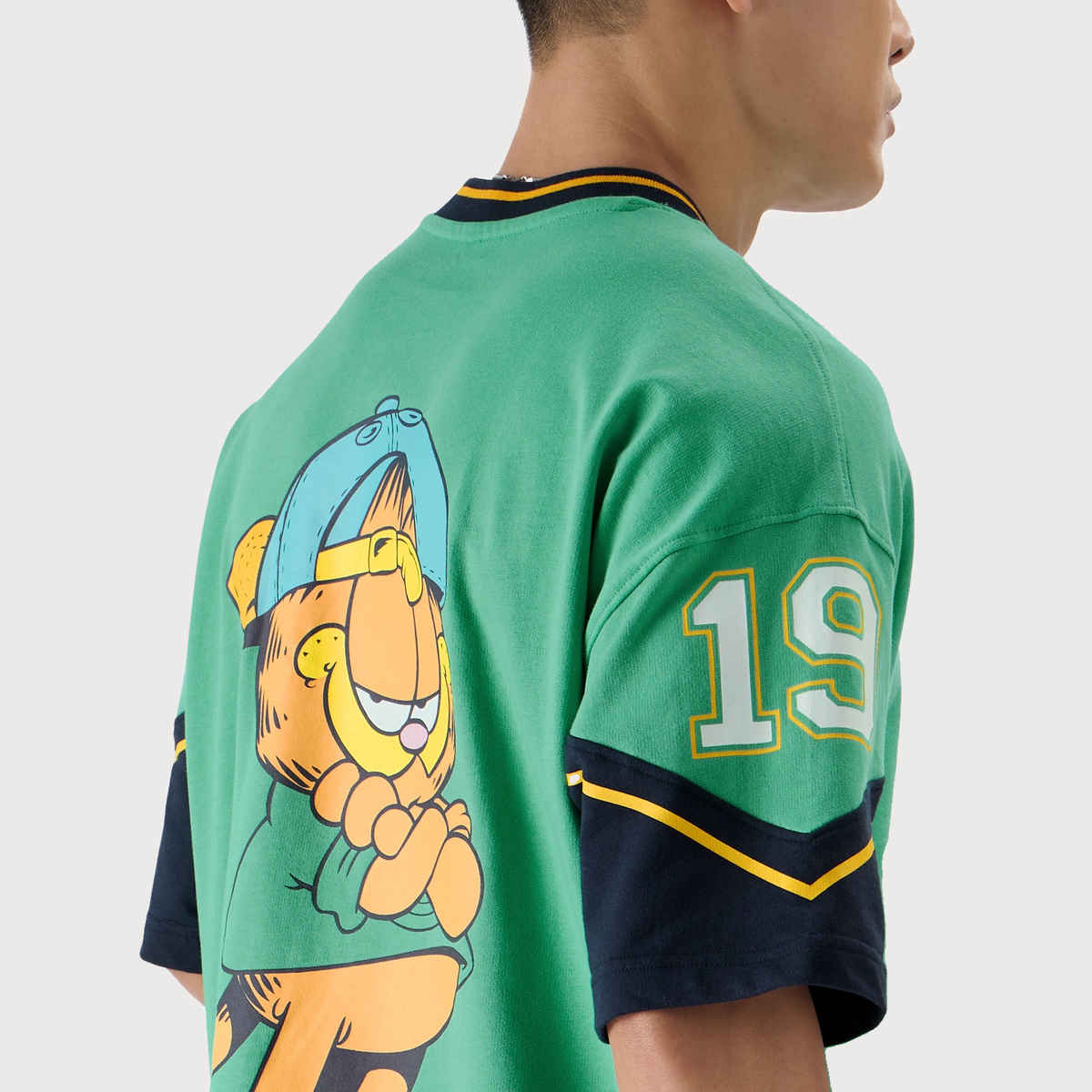The Souled Store Men's Garfield Sporty Cat Oversized T-shirt | Multicolour - S