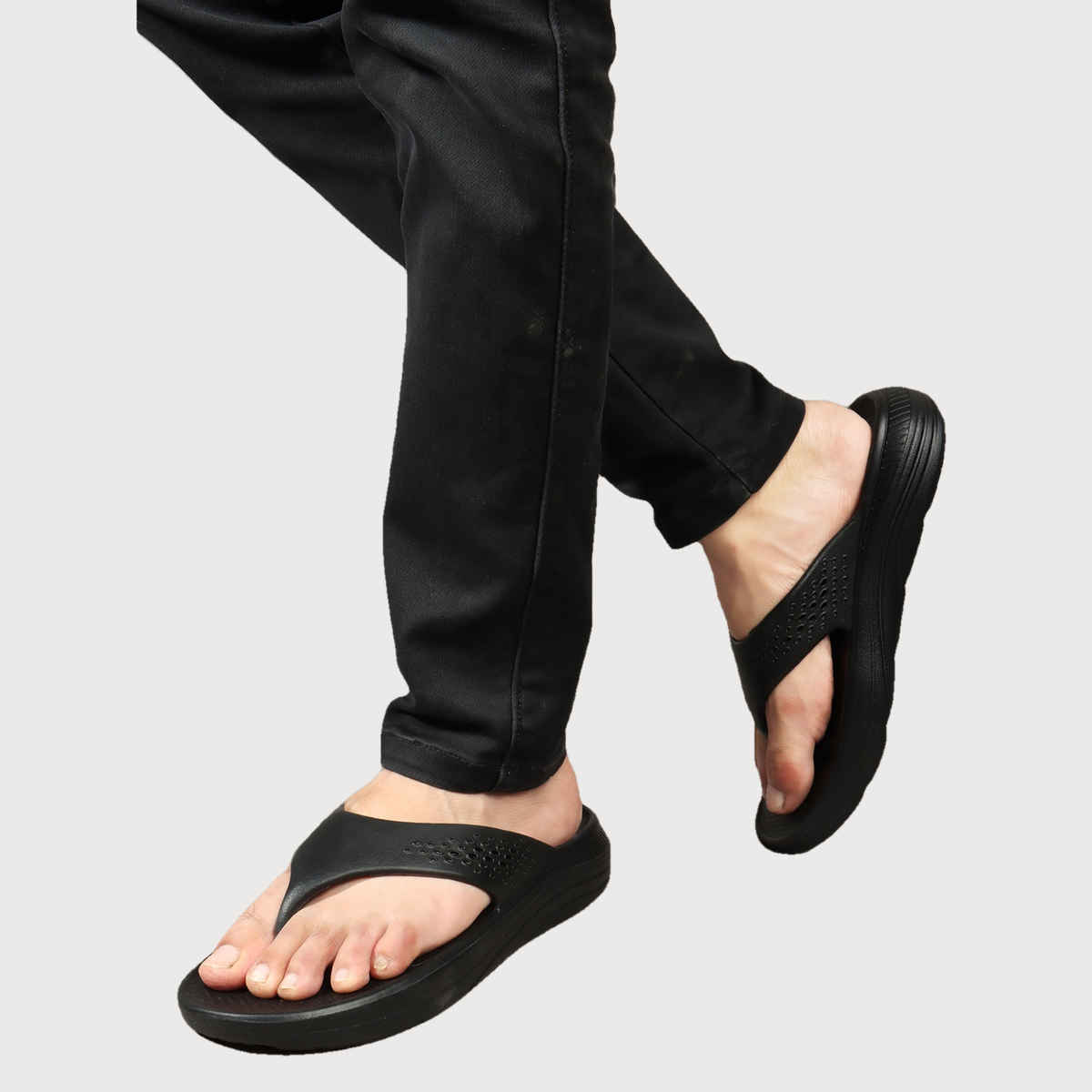 Carlton London Black Comfortable Men Flip Flops - UK 7