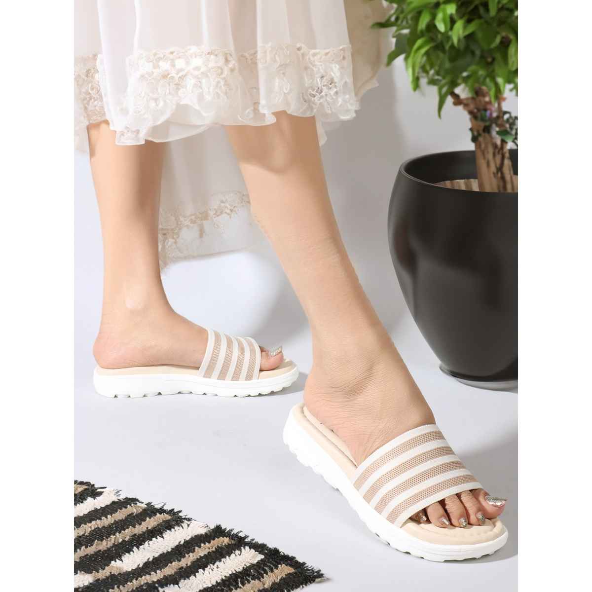 Carlton London Comfortable Women's Flip Flops | UK 8 | Beige