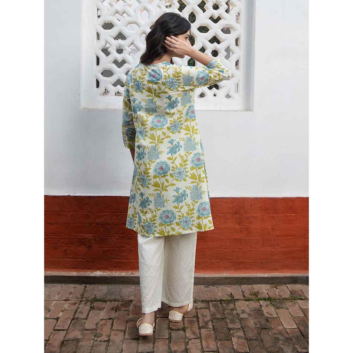 Janasya Women's Off White Pure Cotton Floral Printed Regular Tunic | 2XL