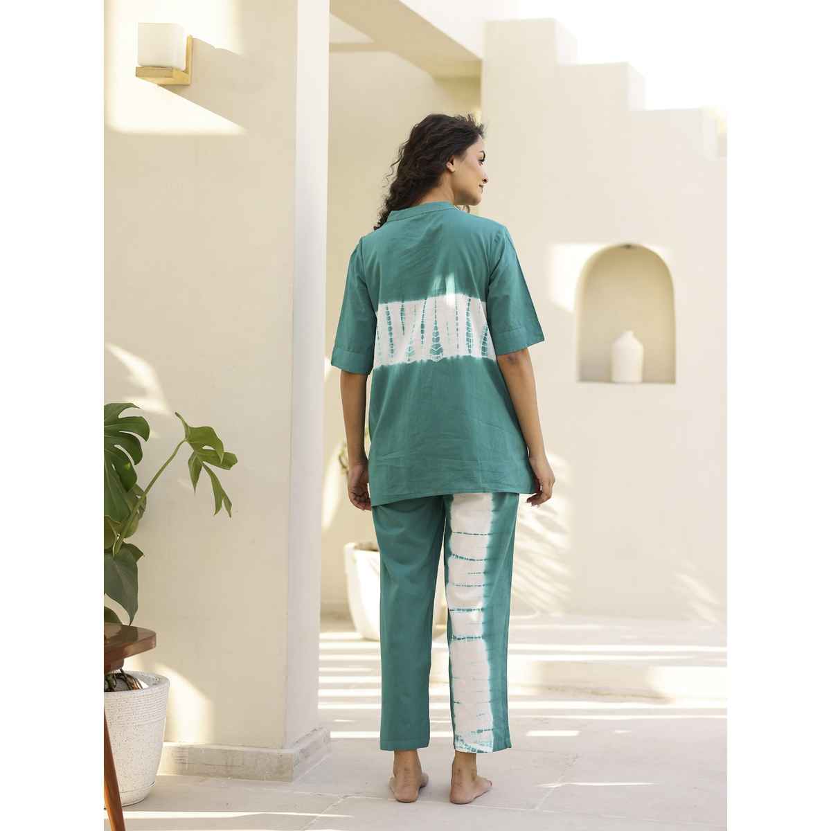Sanskrutihomes Green Tie and Dyed Pure Cotton Night Suit | L