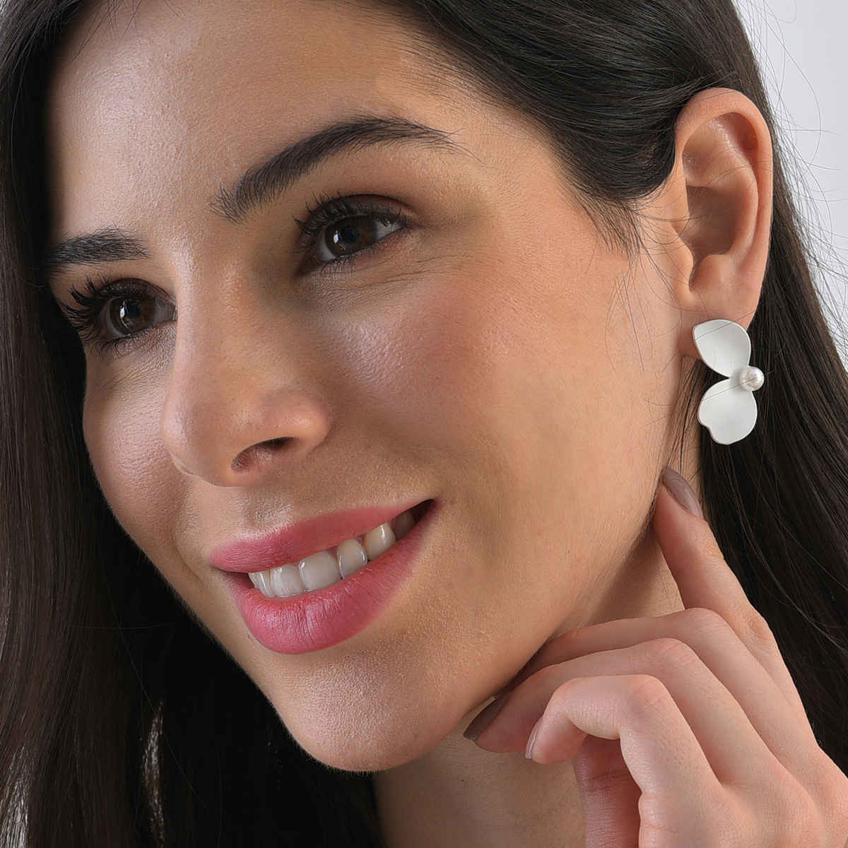 Sohi White Contemporary Studs Earrings