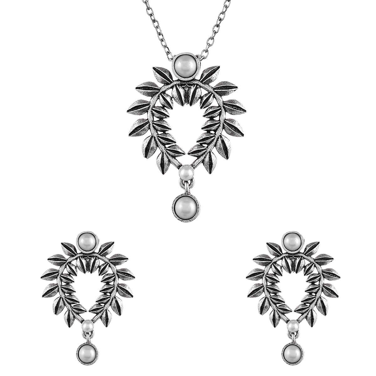 Voylla Fresh Fern Petal Pendant Set