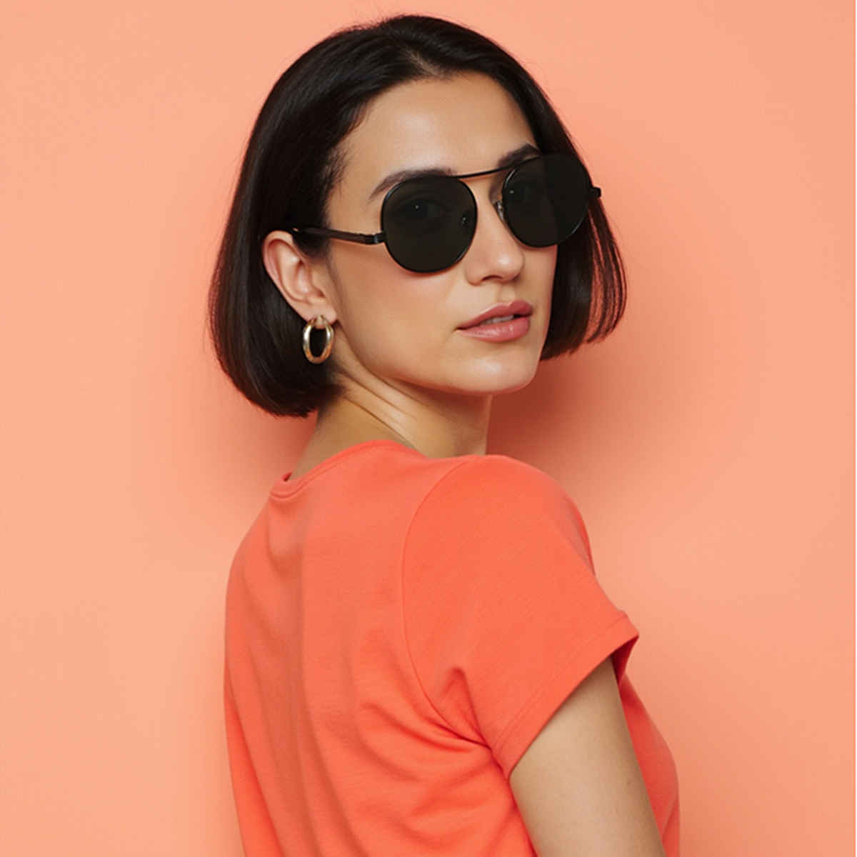 Vincent Chase By Lenskart | Polarized Sunglasses Full Rim |Unisex |Round | Small-132mm |Black Green