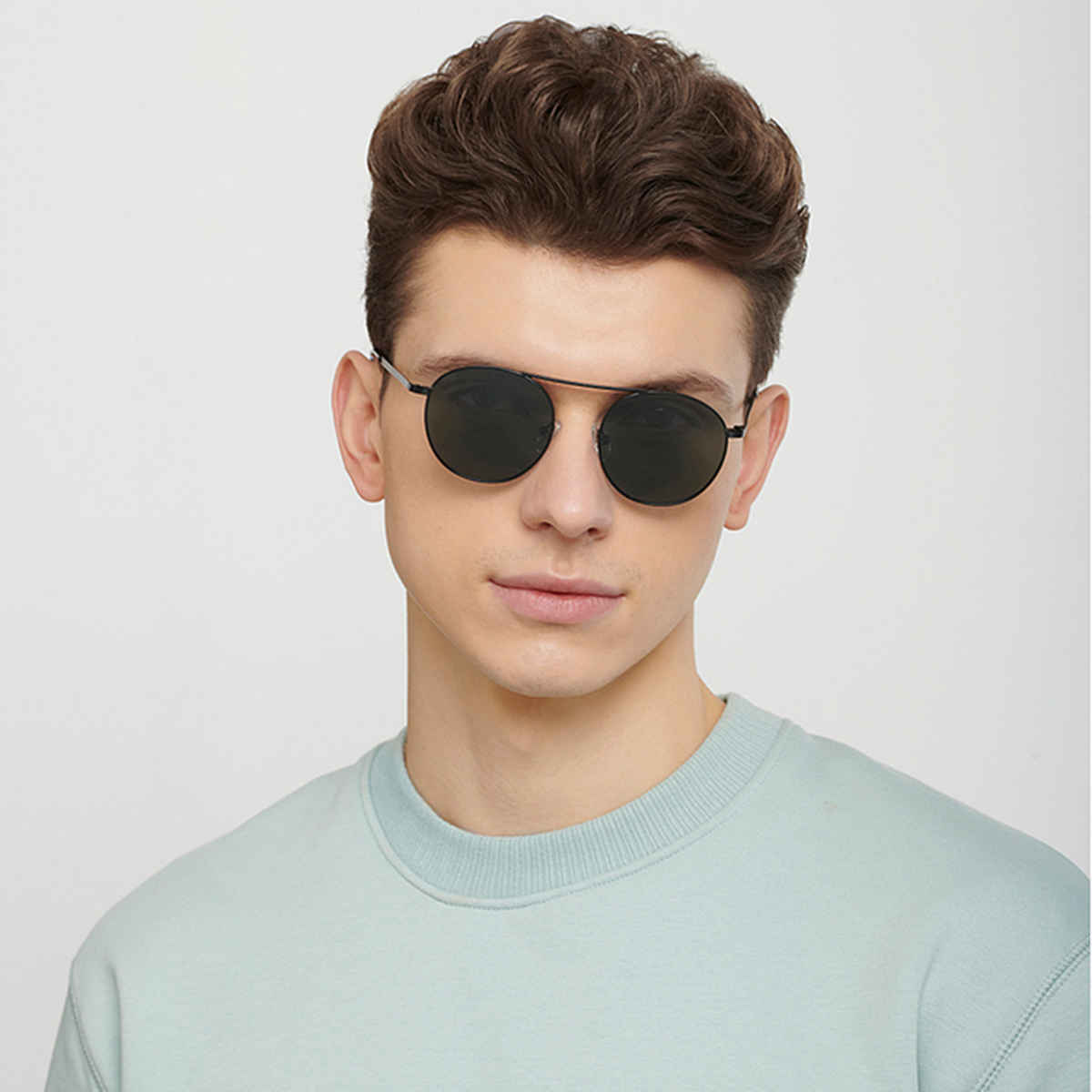 Vincent Chase By Lenskart | Polarized Sunglasses Full Rim |Unisex |Round | Small-132mm |Black Green