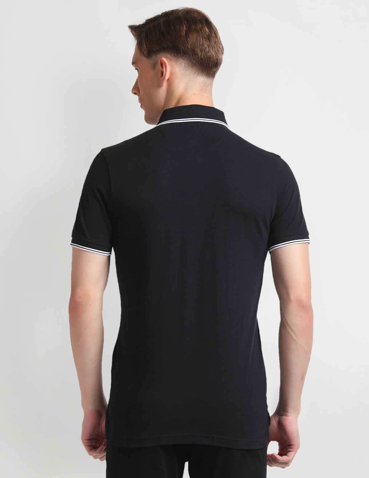 Arrow Striped Collar Solid Polo T Shirt For Men - Black - M