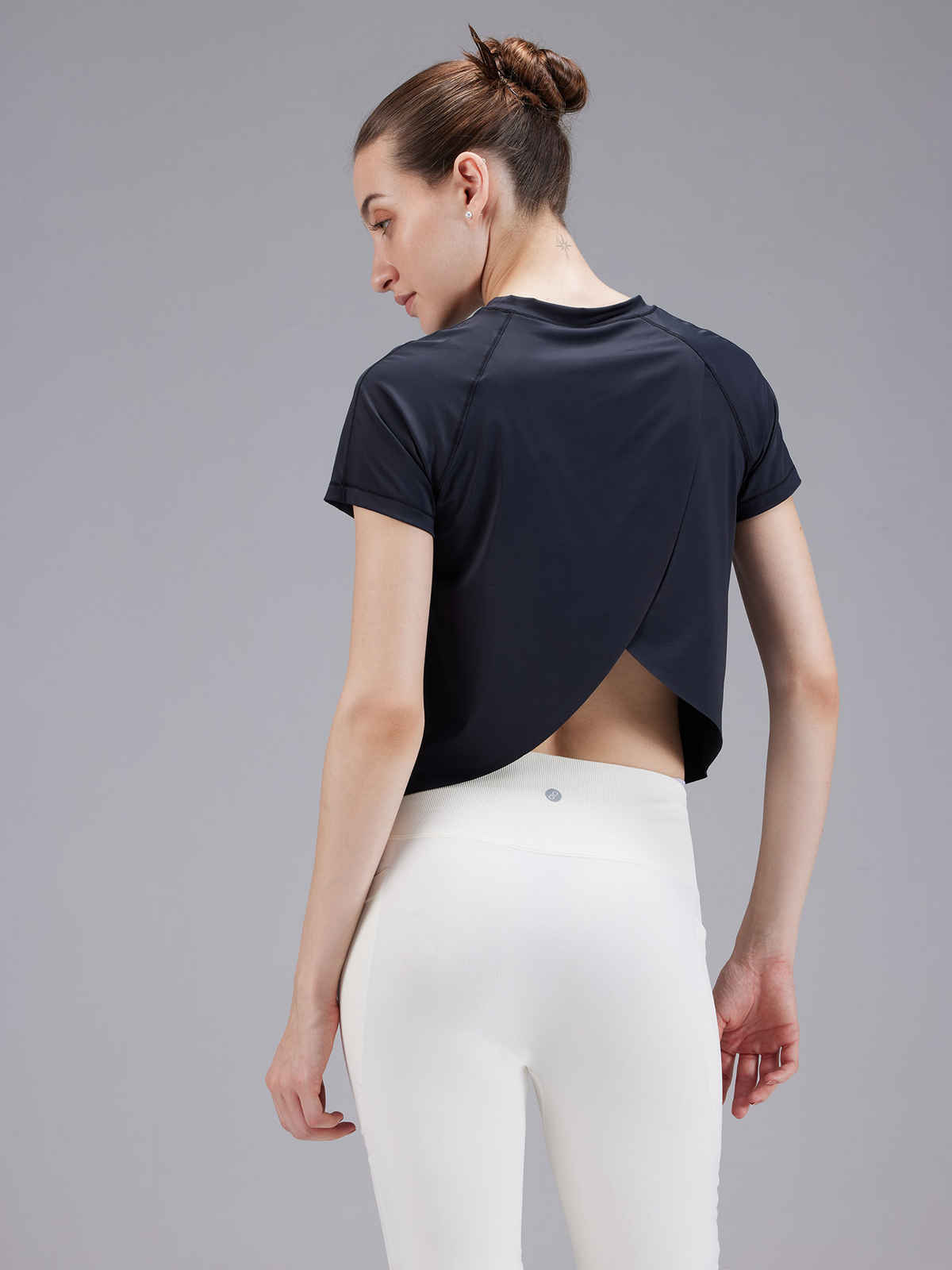Cava Women's Overlap Tee | Tshirt | Black - L