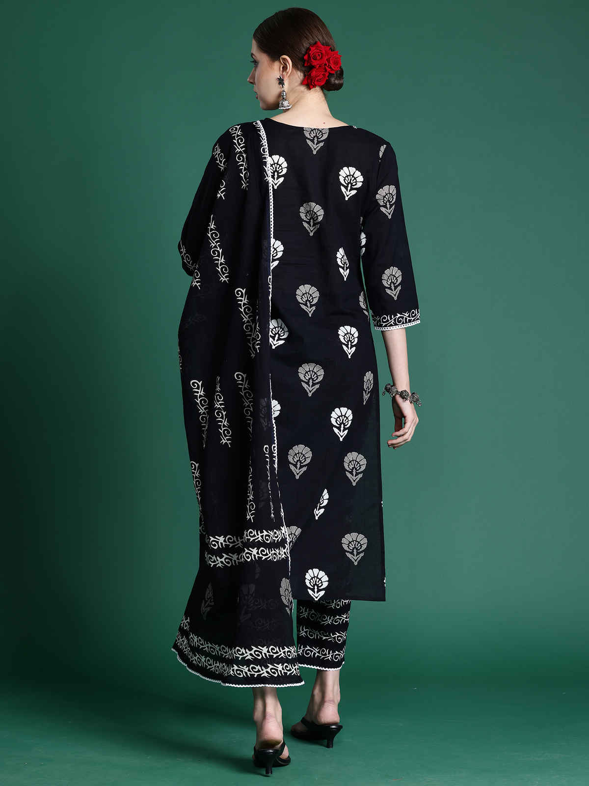 Indo Era Printed Straight Kurta Pant With Dupatta Set | Black - L
