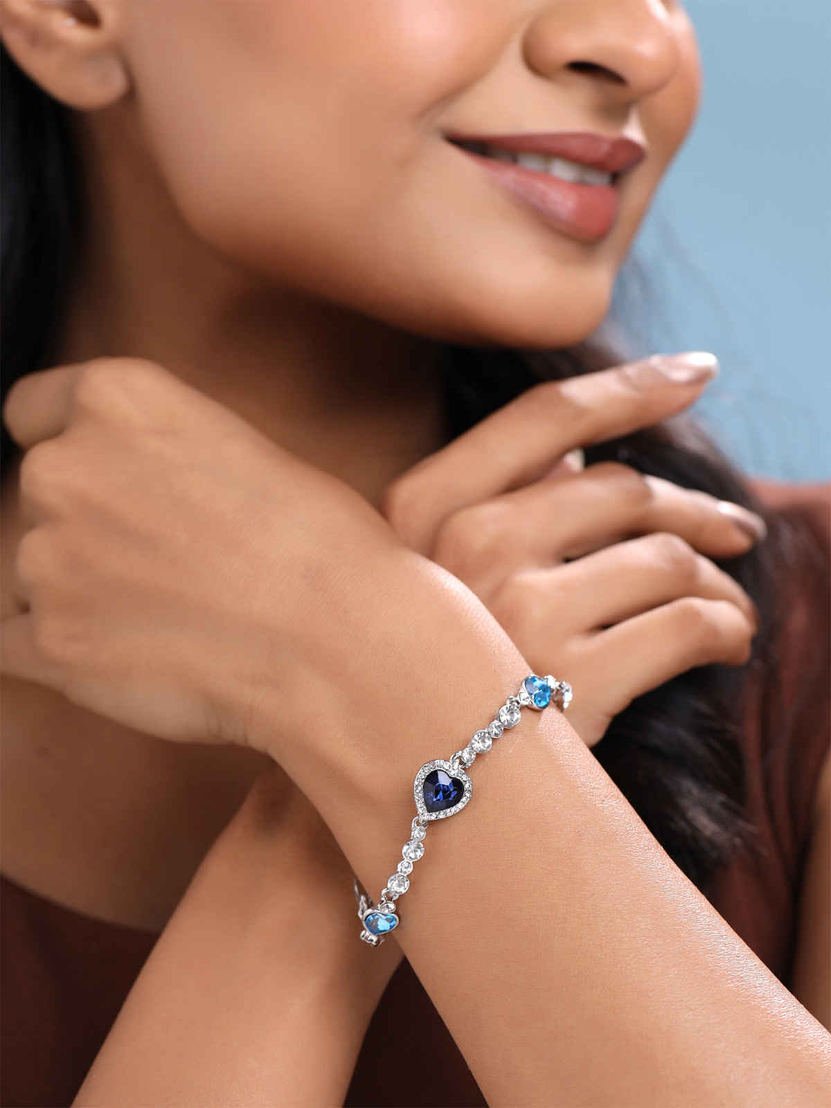 Yellow Chimes Women Blue & Silver-Toned Silver-Plated Charm Bracelet