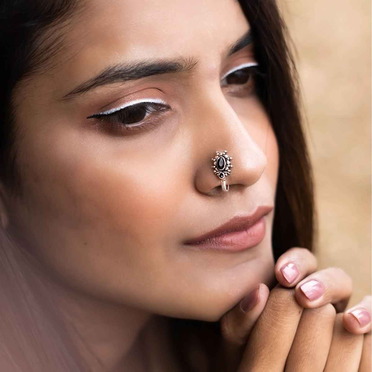 Teejh Teejh Parthavi Black Stone Nose Pin