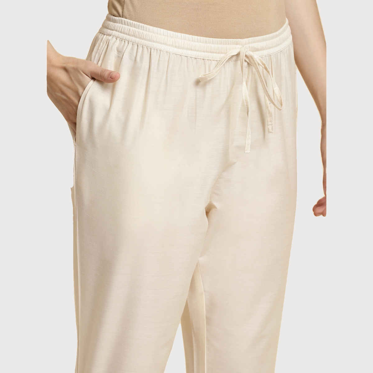 Rangita Women s Cream Solid Ankle Length Pencil Pant | S