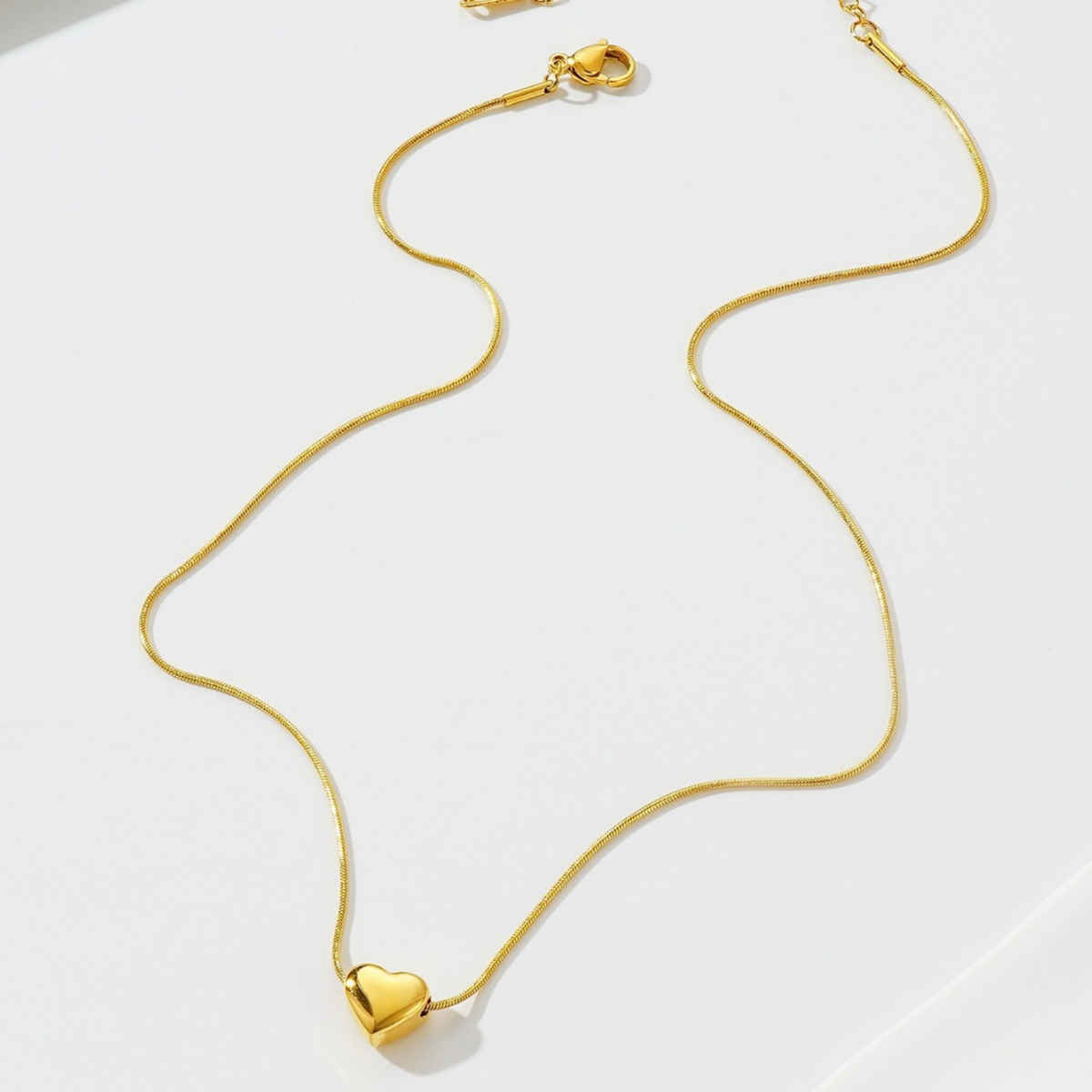 Beautynx Golden Heart Charm Necklace | Gold | BNX-NK-0007