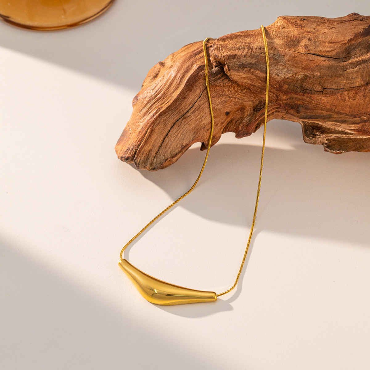 Beautynx Golden Wave Curve Necklace | Gold | BNX-NK-0006