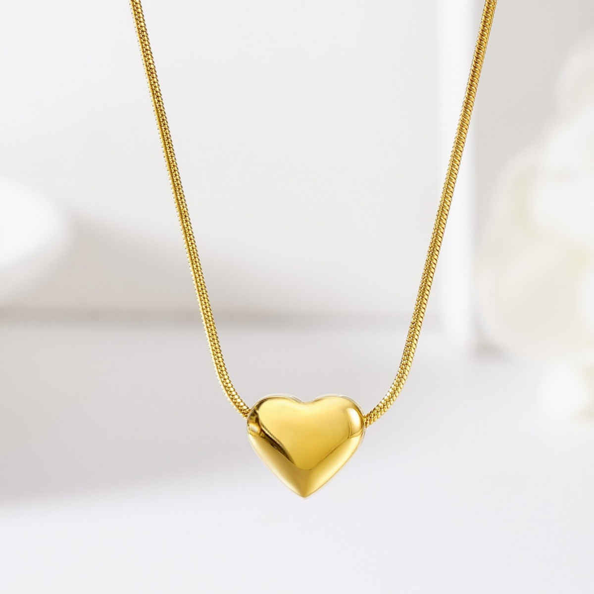 Beautynx Golden Heart Charm Necklace | Gold | BNX-NK-0007