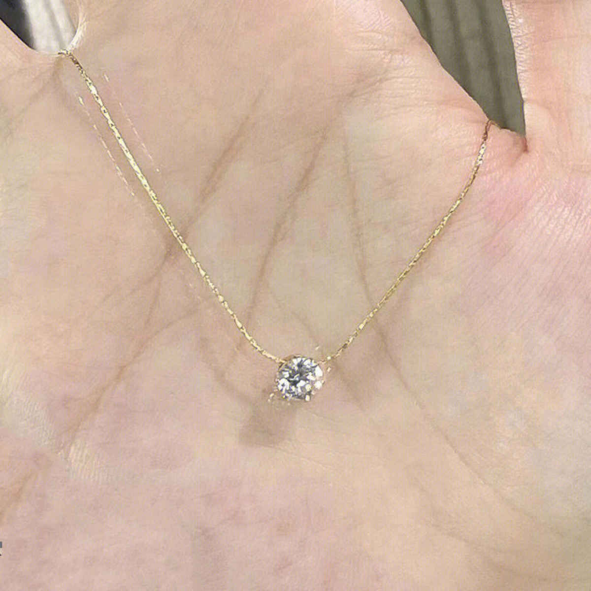 Beautynx Crystal Glow Pendant Necklace | Gold | BNX-NK-0004