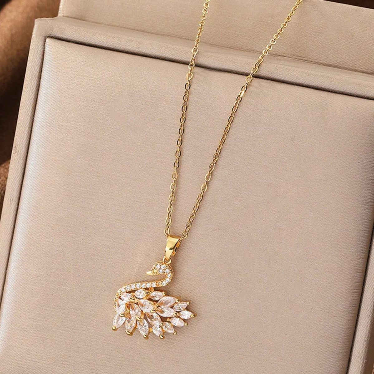 Beautynx Swan Glow Crystal Necklace | Gold | BNX-NK-0015