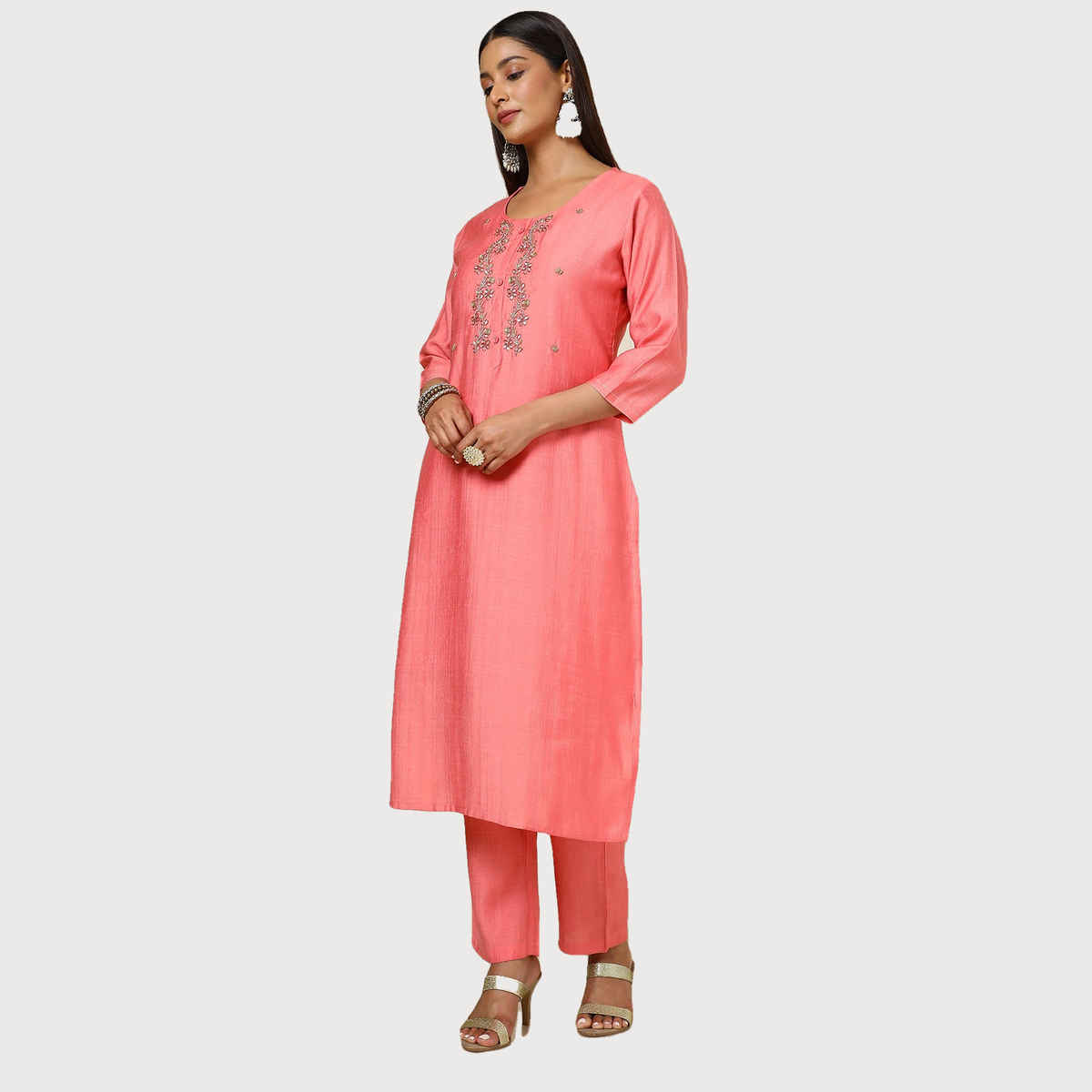 Soch Women's Pink Viscose Blend Embellished Kurta Set With Beads L
