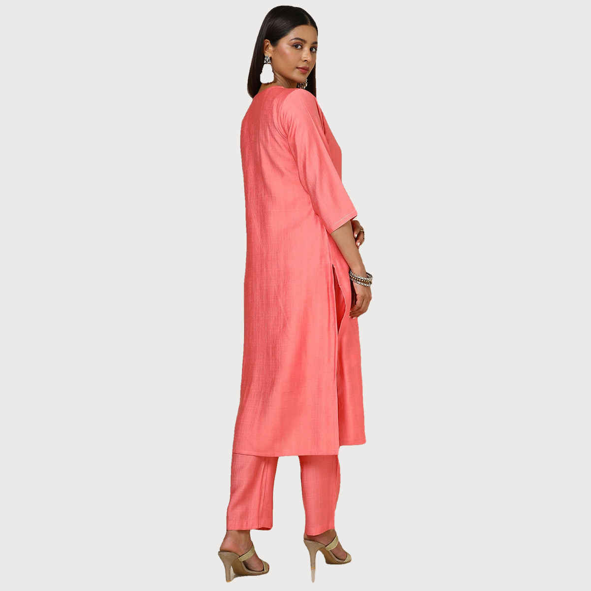 Soch Women's Pink Viscose Blend Embellished Kurta Set With Beads L