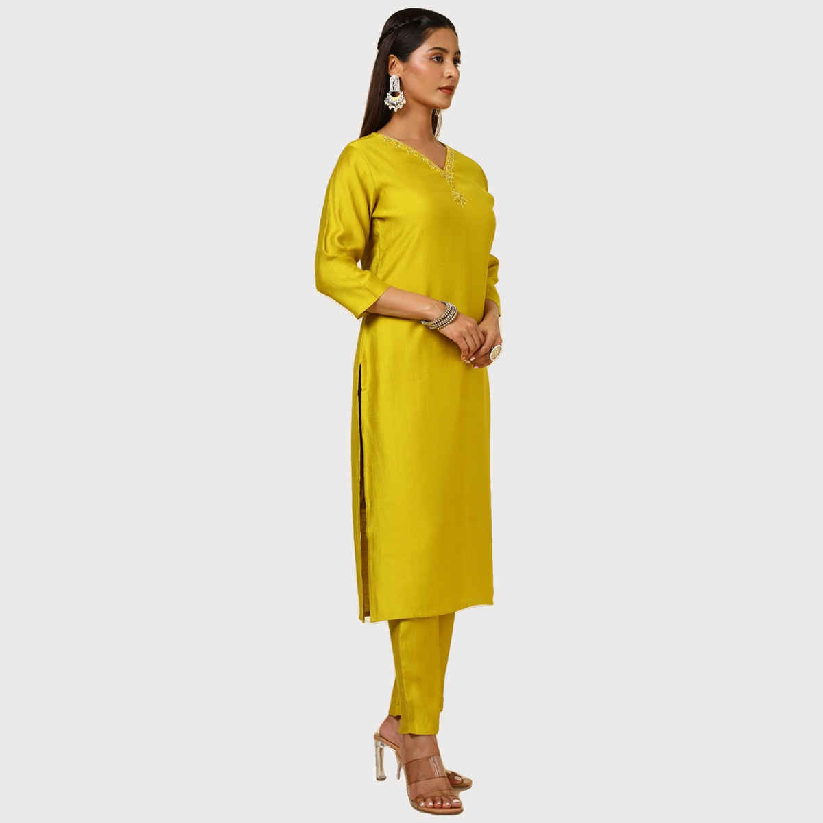 Soch Women's Green Viscose Blend Embellished Kurta Set With Cutdana S
