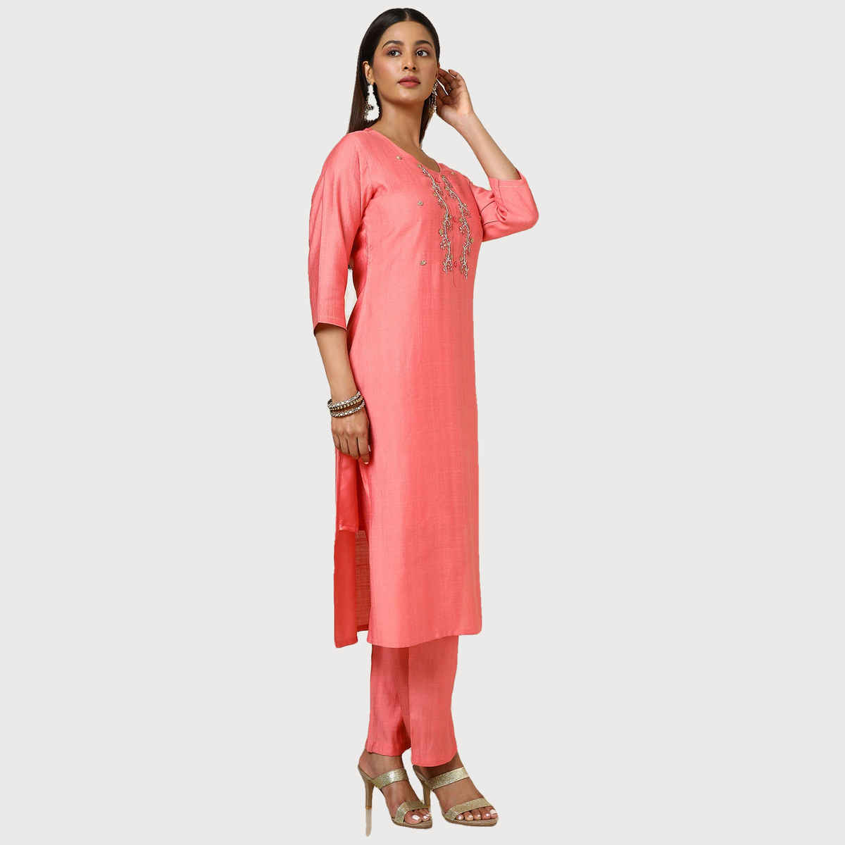 Soch Women's Pink Viscose Blend Embellished Kurta Set With Beads L