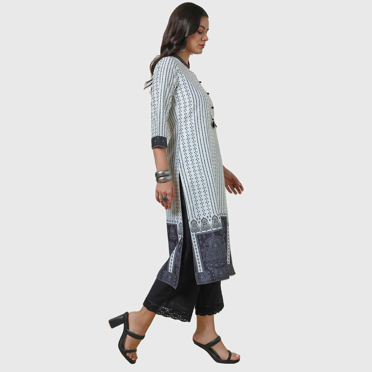 Soch Women's Off White Bandhani Print Kurta With Tassels - L