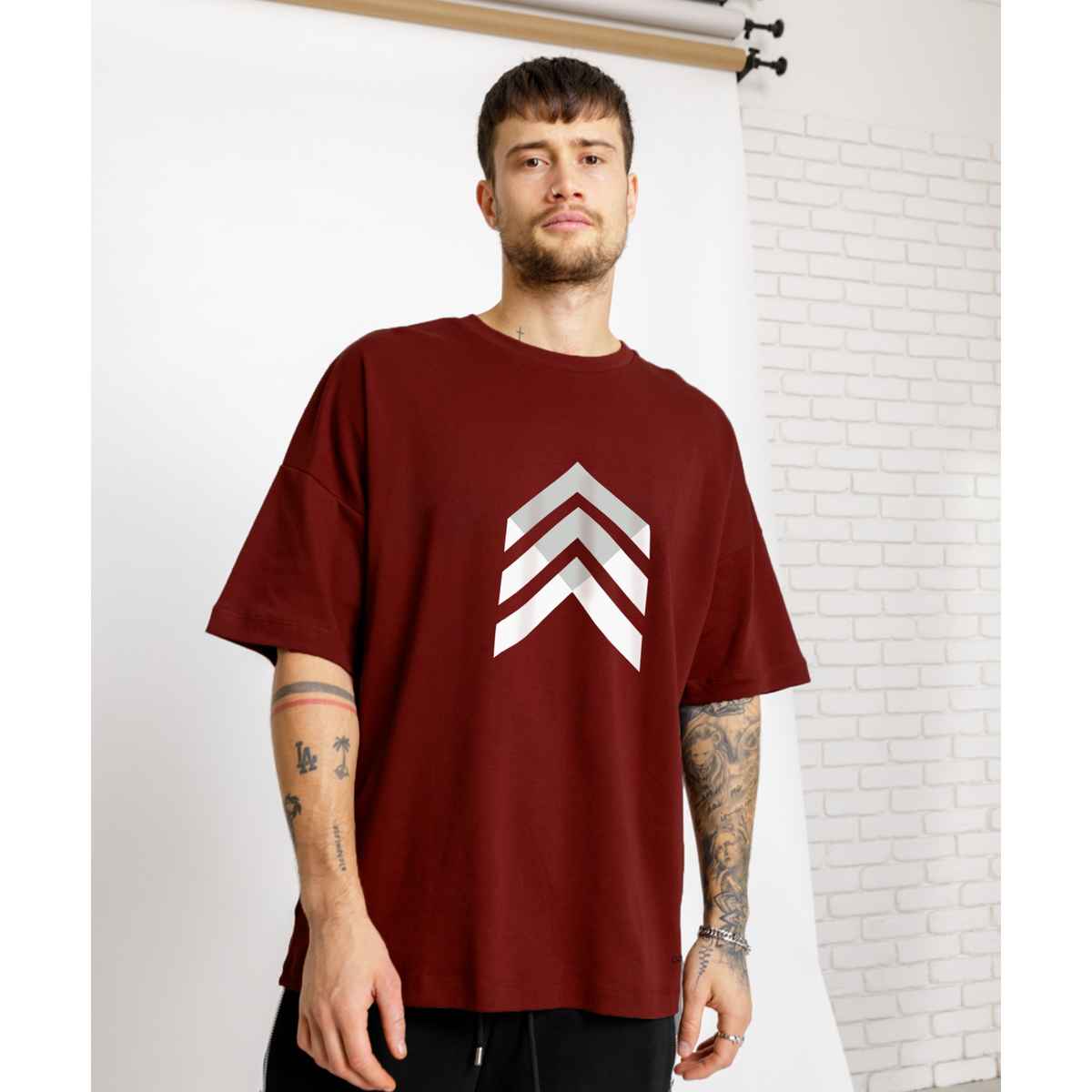 De Tees Men's Oversize T-shirt | M-OST-MAROON-ARROW | Maroon - M
