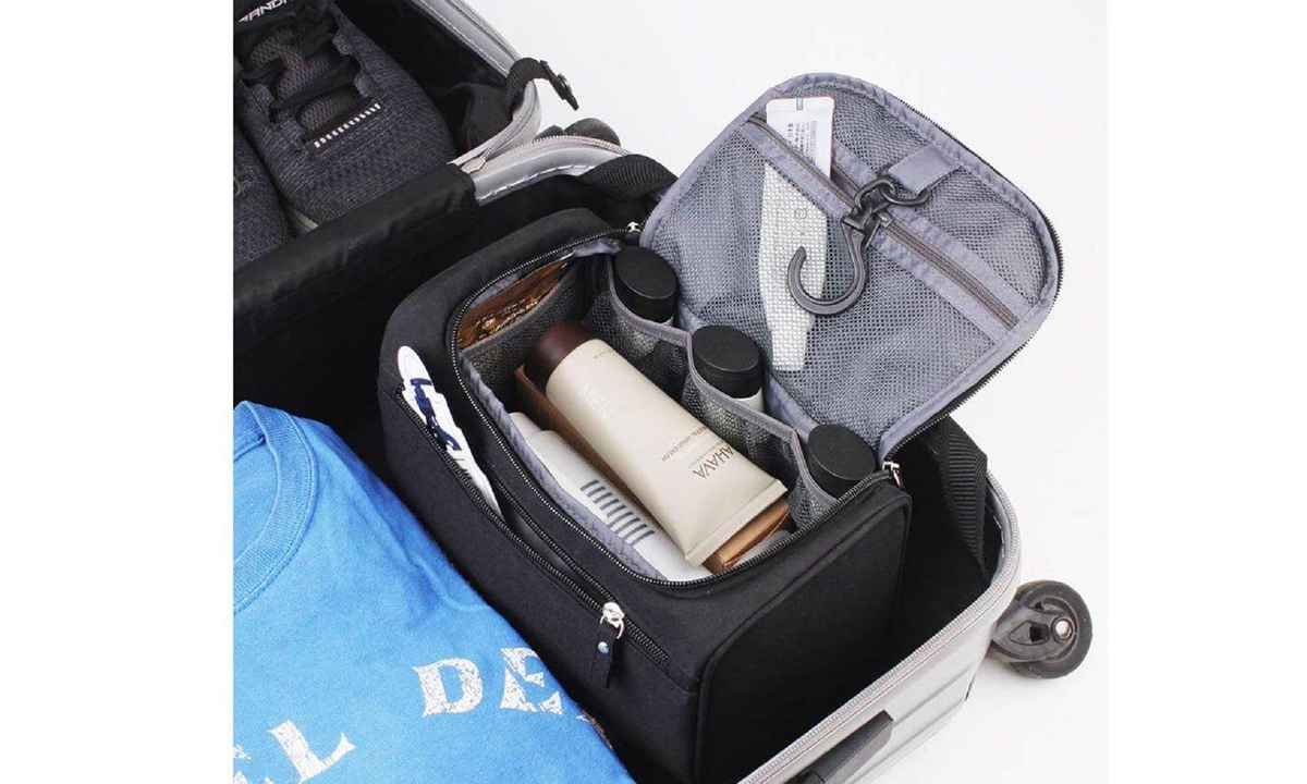 Awestuffs Hanging Travel Kit Water Resistant, Mesh Pockets and Sturdy Hanging Hook | Black