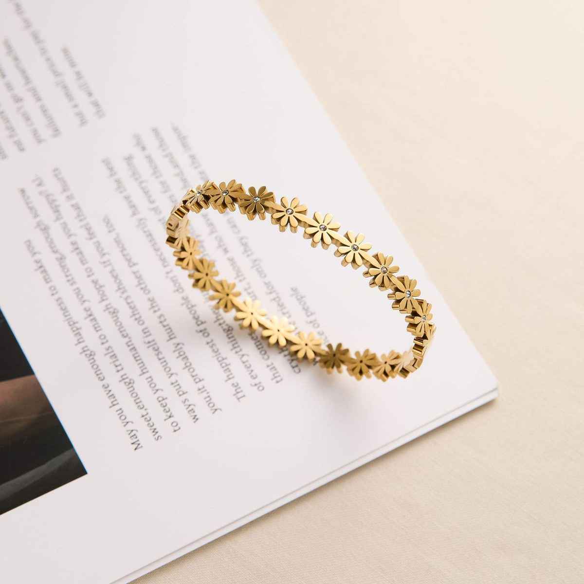 Beautynx Golden Daisy Bloom Bracelet | BNX-BR-0002 - Gold