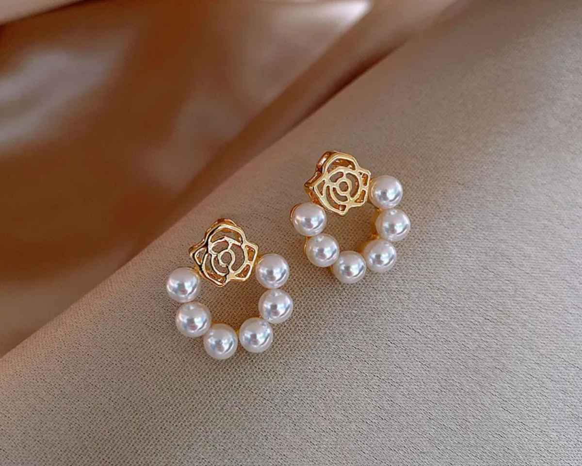 Estailo Fashion Women's Pearlfect Drop Earrings | Lightweight Statement Jewellery | E0001353