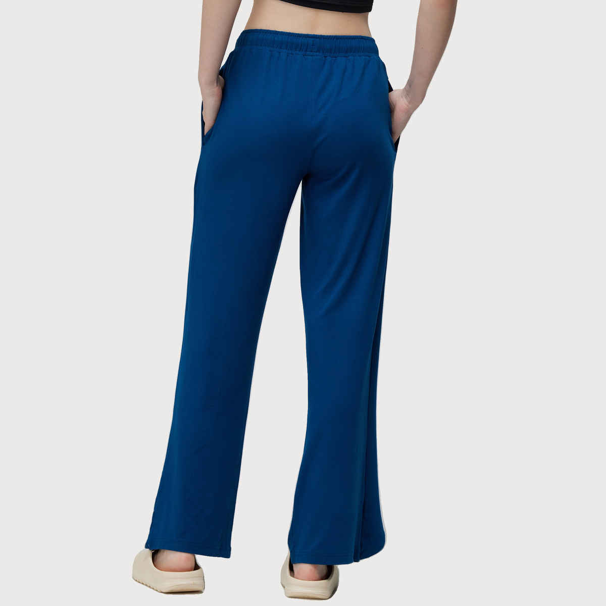 Cava Athleisure Ease FlarePants - Blue | S