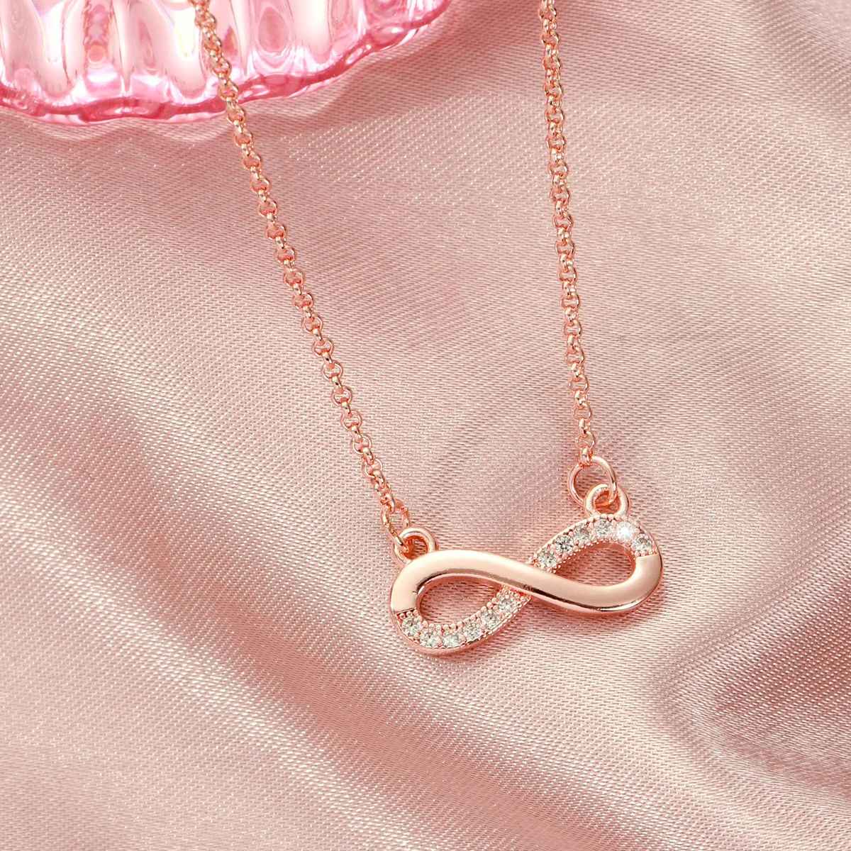 SALTY Eternal Connection Symbol White Necklace | Gold | White