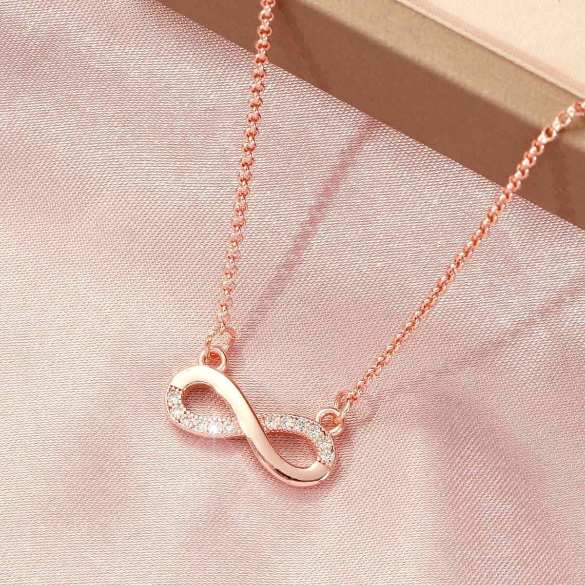 SALTY Eternal Connection Symbol White Necklace | Gold | White