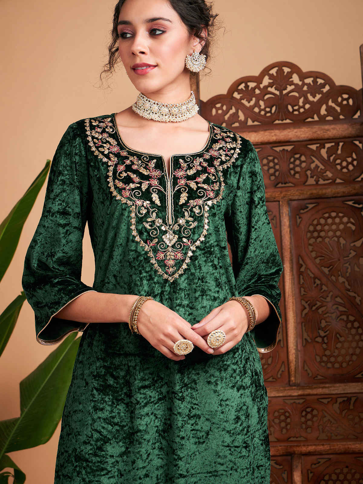 Shae by SASSAFRAS Women's Velvet Embroidered Straight Kurta | Green - S